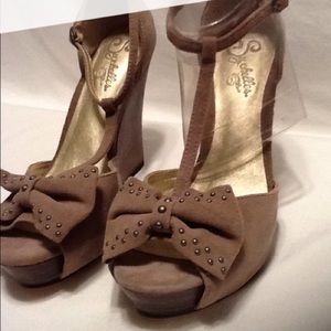 Seychelles wedge size 6